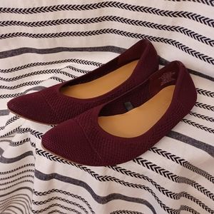 Banana Republic flats, size 7, maroon